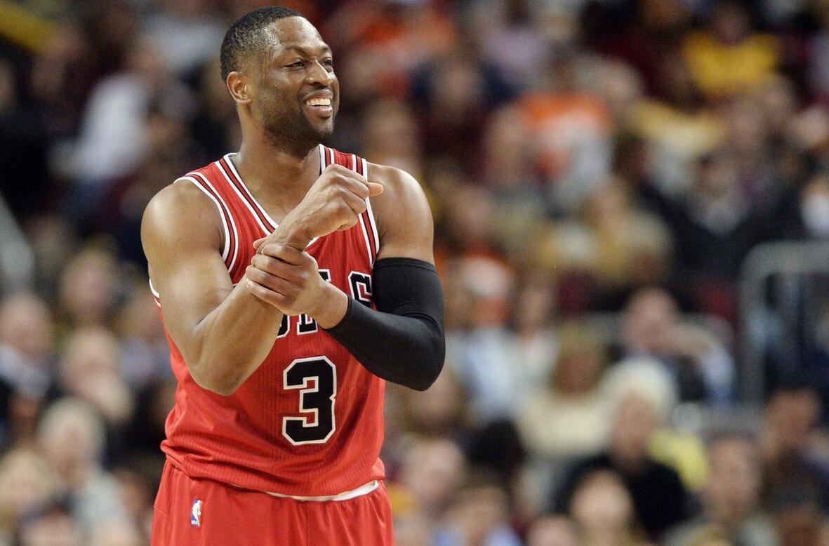 成都1-2河南赛中，阿奇姆彭遭看台球迷竖中指+骂黑鬼（成都1-2不敌河南，阿奇姆彭比赛中遭看台球迷竖中指及种族歧视辱骂）