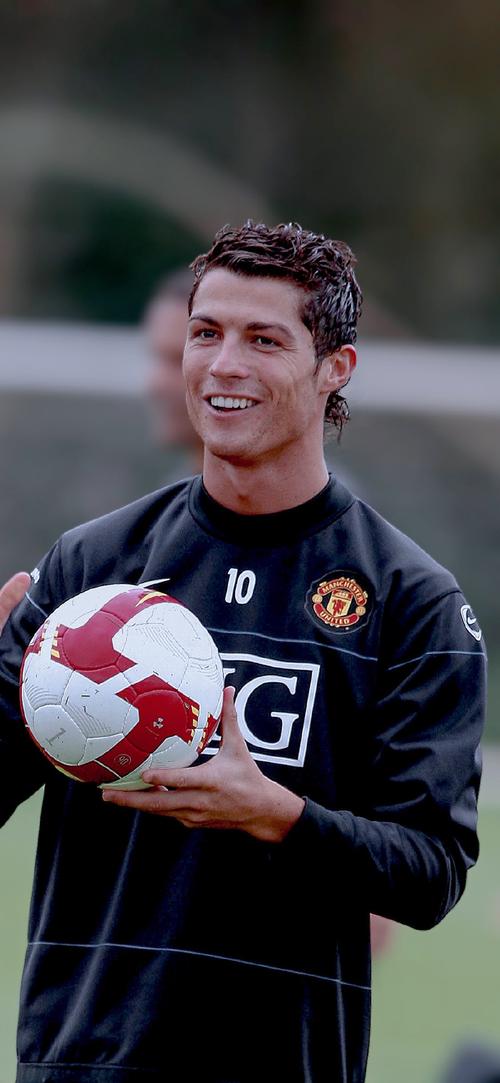 远藤航晒照感谢日本球迷：非常感谢大家的热烈支持（远藤航晒照致谢日本球迷：衷心感谢大家的热情支持）