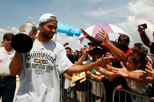 本赛季只代表皇马出场1次，西媒：卢宁进入国米视野（西媒：本季仅为皇马出战1场，卢宁进入国米引援名单）