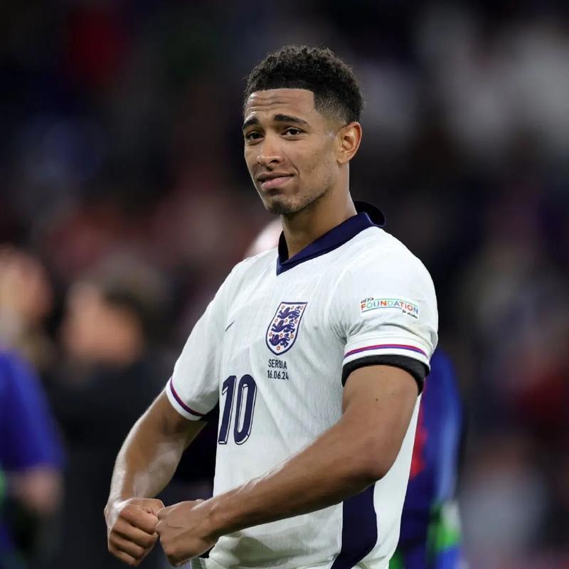 篮球湖人主帅公开力挺球队核心：不可动摇（湖人主帅力挺核心球员：地位不容撼动）