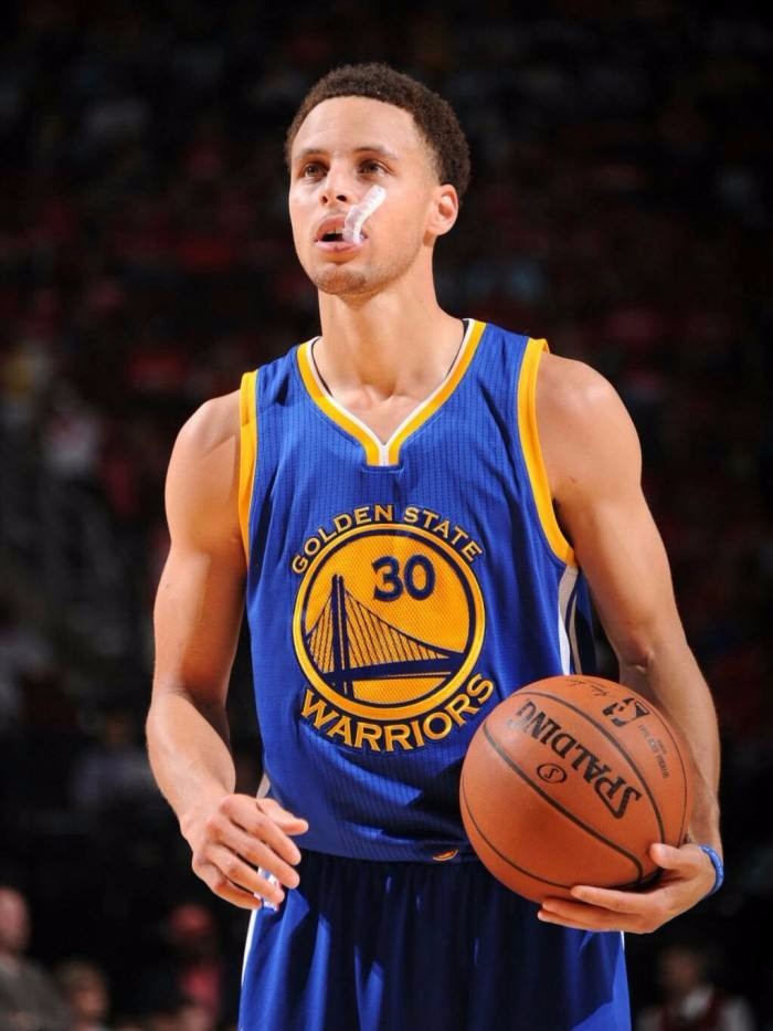 迪纳塔莱：科斯蒂奇希望与尤文续约，他在尤文感觉很好（迪纳塔莱称科斯蒂奇盼与尤文续约：在尤文感觉很好）