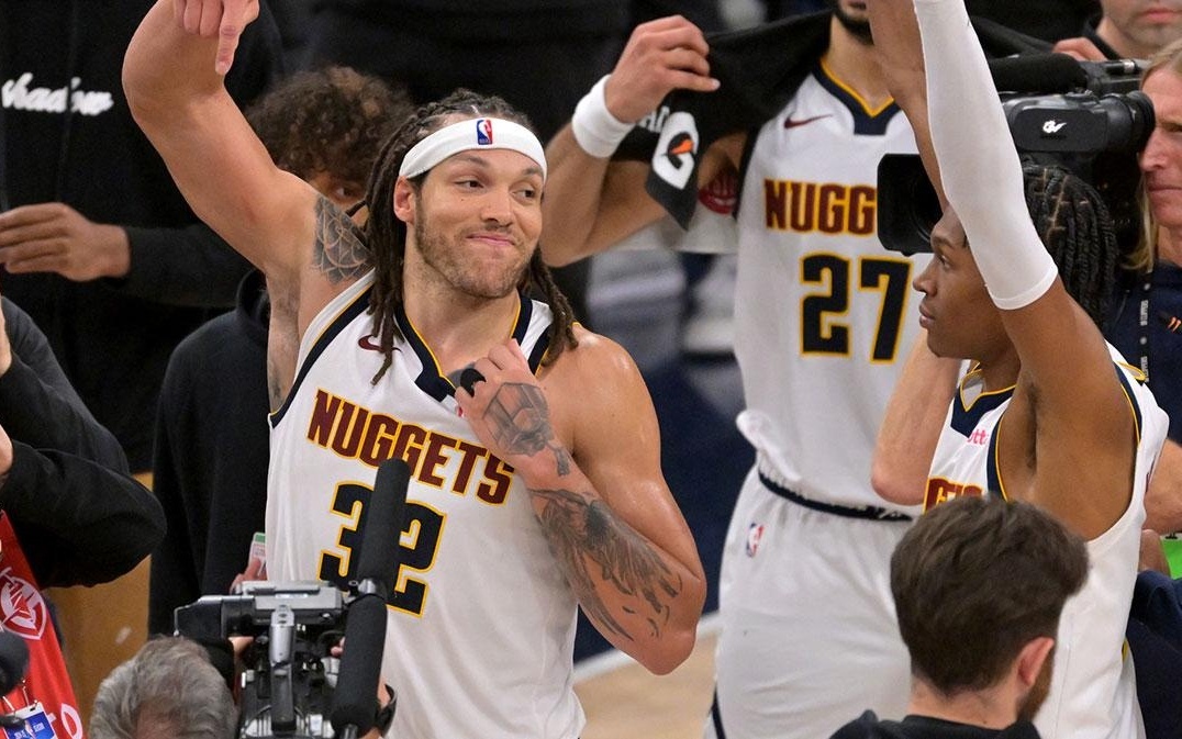 与女友的合照在C位~杨瀚森更新社媒晒日常：Merry Christmas（杨瀚森社媒更新晒圣诞日常，女友合影稳居C位）