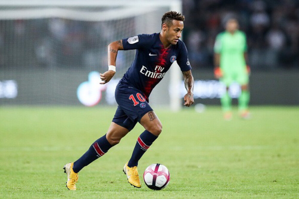 状态不俗！浓眉连续3场比赛贡献两双，场均21分14篮板（状态火热！浓眉连续三战砍下两双，场均21分14篮板）