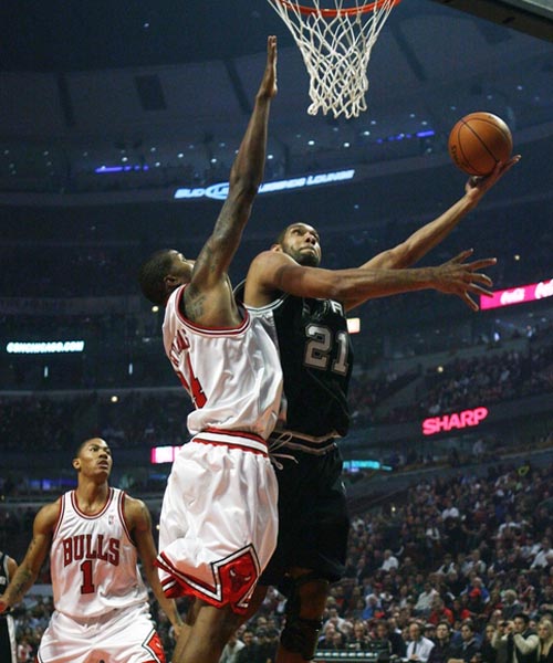 拜仁连续大胜状态恐怖（拜仁火力全开，连场横扫展现统治力）