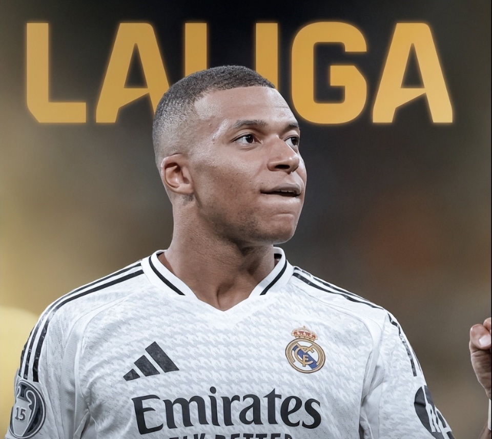 足坛曝出重磅转会，多队加入抢人大战（足坛传出重磅转会，多队掀起抢人风暴）