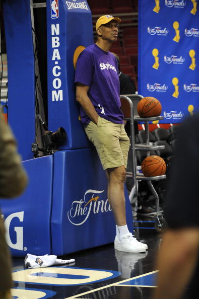 如何限制勇士投篮？戴格诺特：尽可能干扰，让他们投高难度球（戴格诺特谈如何限制勇士投篮：最大化干扰，迫使其出手高难度球）