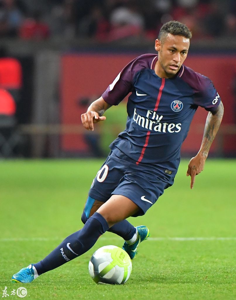 杜兰特关键中投命中，全场欢呼（杜兰特关键时刻中投命中，引爆全场）