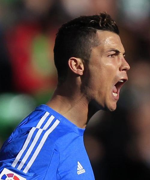 消息人士坚称利物浦正努力留住这位球星，而水晶宫则在为格伊转会红军后的未来做打算。（利物浦全力挽留球星，水晶宫为格伊投奔红军提前布局）