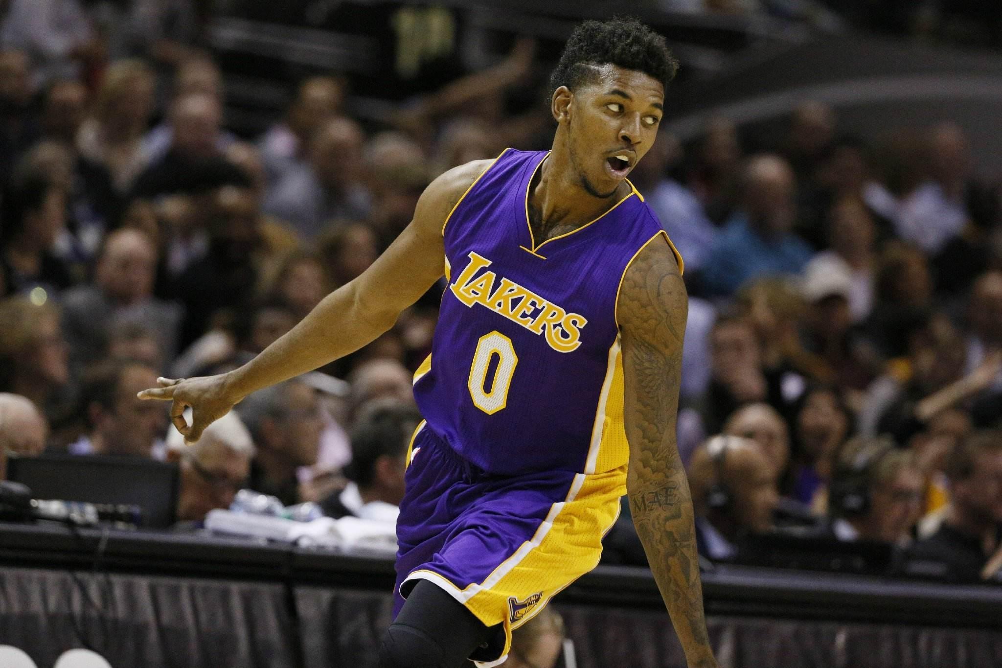 意媒：黄潜考虑买断那不勒斯租将拉法-马林，皇马握有回购权（意媒：比利亚雷亚尔欲买断那不勒斯租借的拉法-马林，皇马仍握有回购权）