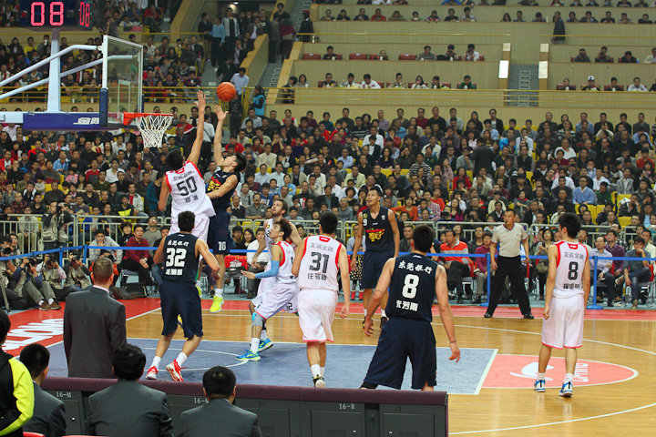 球员穿安踏KT11代球鞋赛后称纯属巧合（球员赛后表示穿安踏KT11只是巧合）